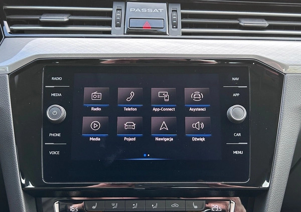 Volkswagen Passat cena 92900 przebieg: 129436, rok produkcji 2020 z Józefów małe 781
